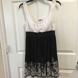Cute Summer Dress in black and white